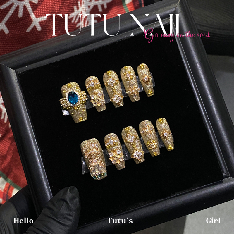 【Buccellati】Tutu Nail Handmade Wearable Nails, Luxurious Gold Short Wedding Nails with Steel Beads