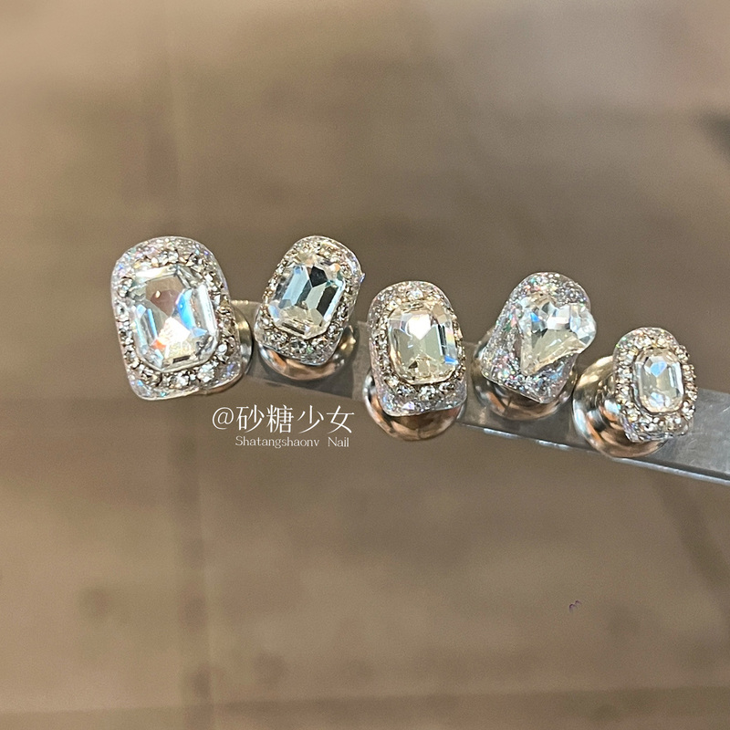 Full Diamond Wearable Nails, Short Style, High-End, Light Luxury, Handmade Nail Patches, 2026 New Model, Dazzling and Stunning Wearable Nail Art