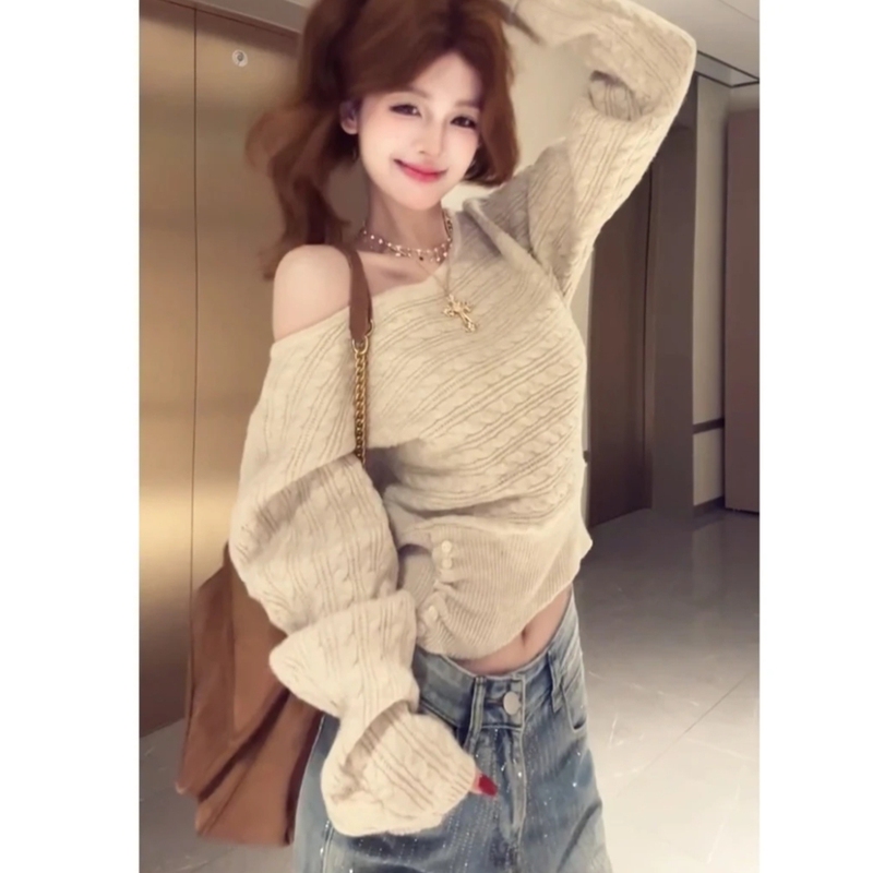 2026 Spring New French Style One-Shoulder Knitted Sweater for Women with Buttons, Long Sleeve Top in Oatmeal Color, Inner Layer Sweater