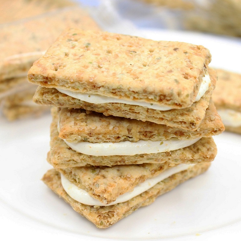 Taiwan Nougat cookies Whole wheat oat cube crisp handmade sandwich beef tie cake Banten ancient flavor