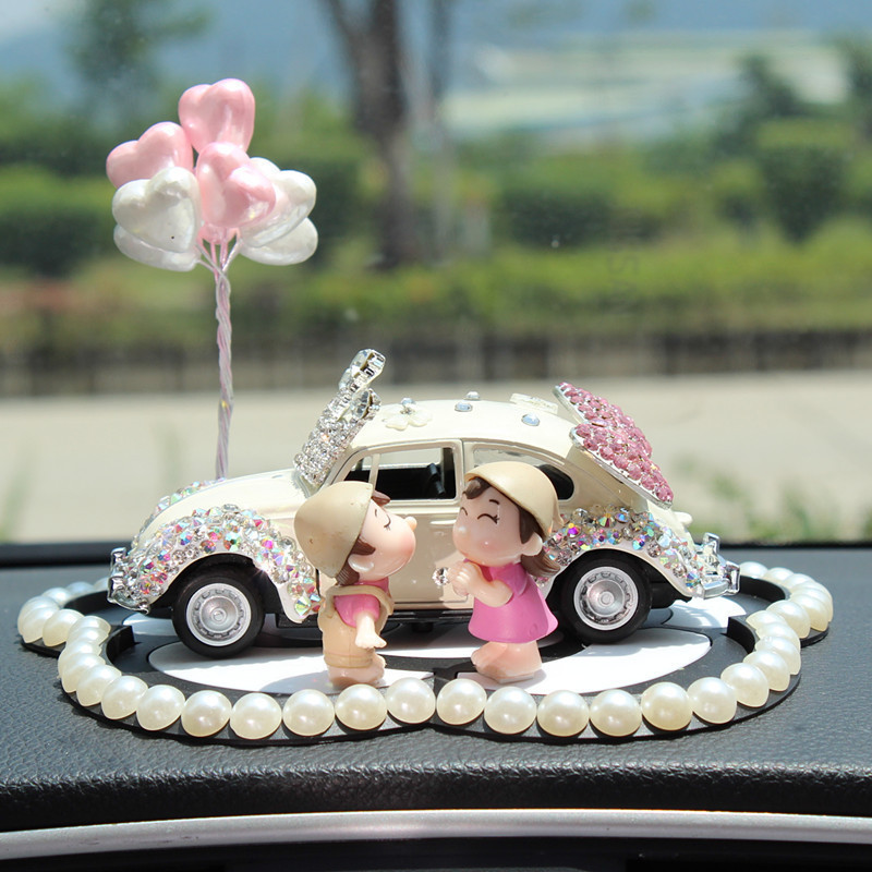 Inlaid drill on-board pendulum features Console Personality Creativity Cute Car Perfume In-car Ornament Swing beautiful interior women