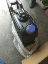 Dongfeng Tianlong Tianjin Hercules National IV urea tank and liquid level sensor urea cover bracket rear urea pipe