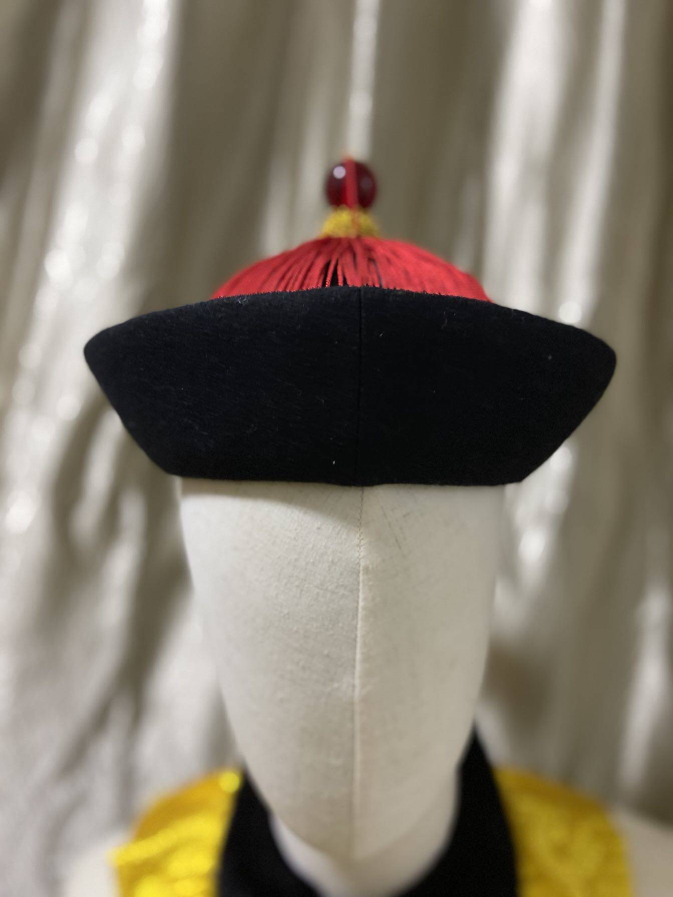 Qing Dynasty Poinsettia red top eyes Suede crown Qing Dynasty official hat 