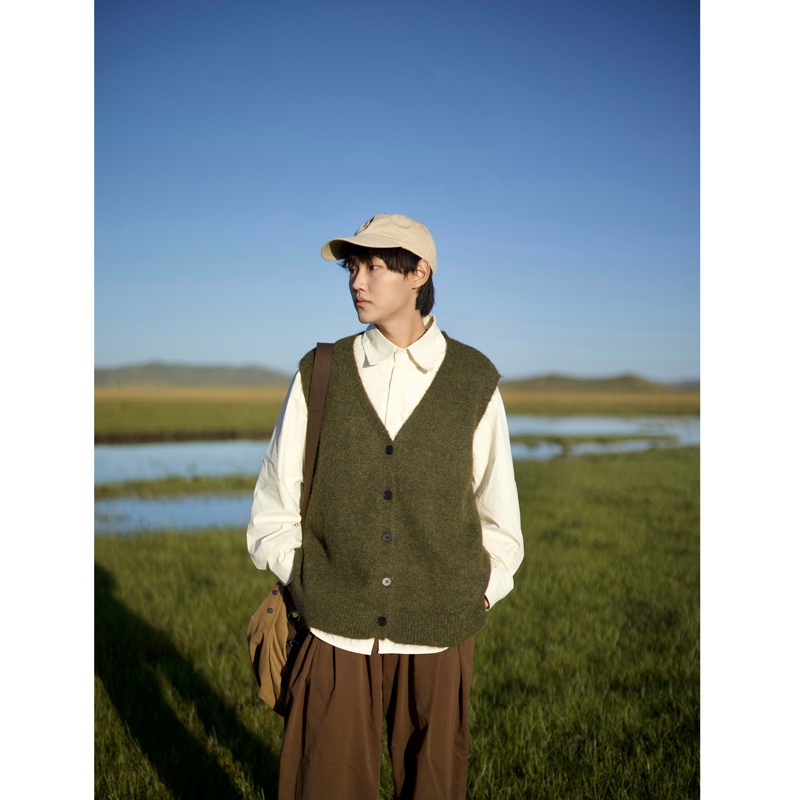 Banish LAOSHU Japanese Retro Wool V-Neck Cardigan Vest for Men and Women, Versatile Knit Vest for Layering in Autumn Banish LAOSHU Japanese Retro Wool V-Neck Cardigan Vest for Men and Women, Versatile Knit Vest for Layering in Autumn