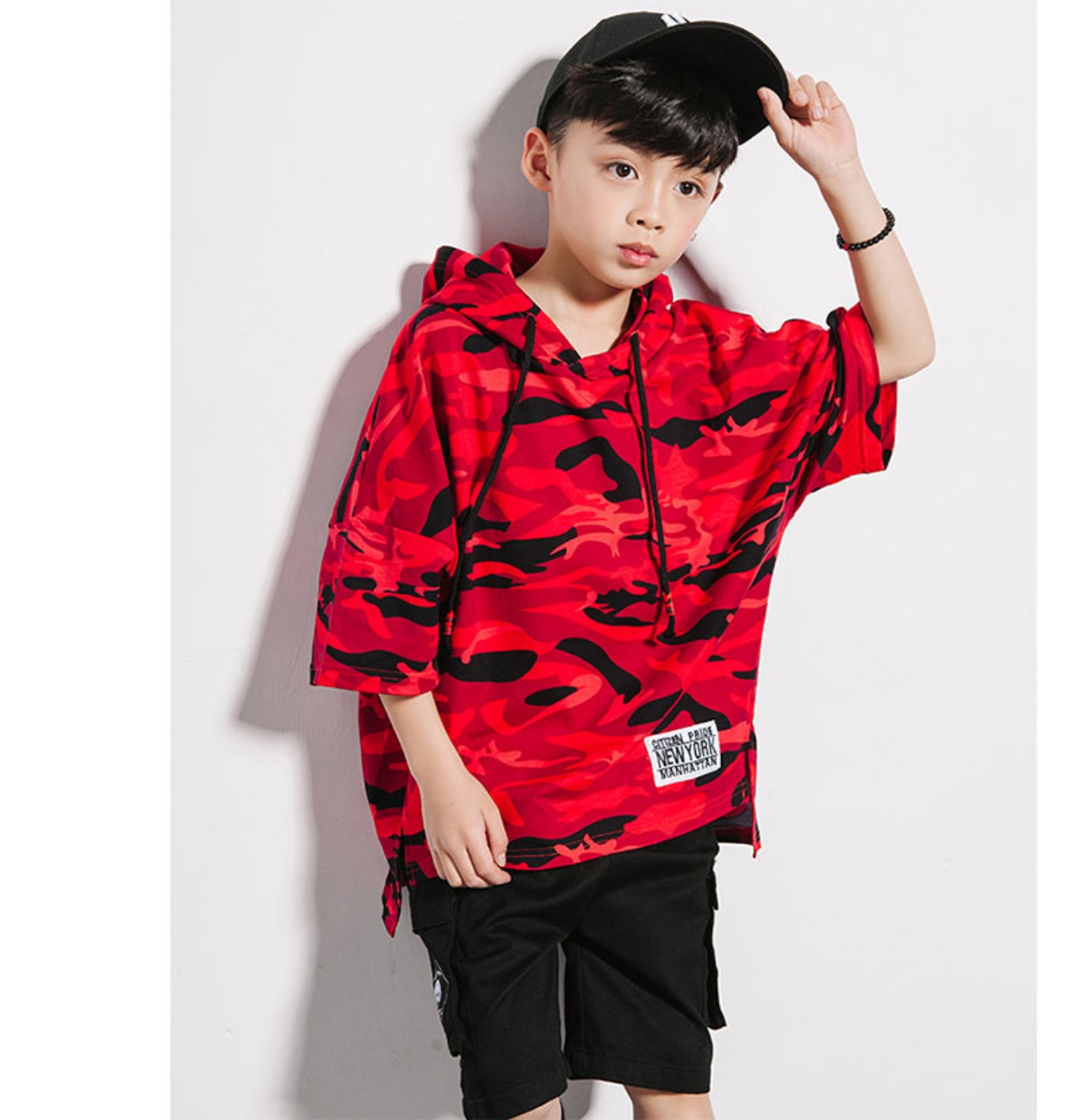 Mùa hè của trẻ em quần áo khiêu vũ đường phố cotton màu đỏ ngụy trang lỏng lẻo ngắn tay hip-hop chàng trai đường phố phù hợp với show váy bale múa cho bé