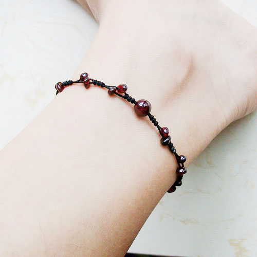 Tháng ba mưa lớn rượu vang đỏ garnet vòng chân nữ phiên bản Hàn Quốc của đồ trang sức pha lê cặp đôi bạn gái tặng bạn gái lắc chân nữ bạc ta