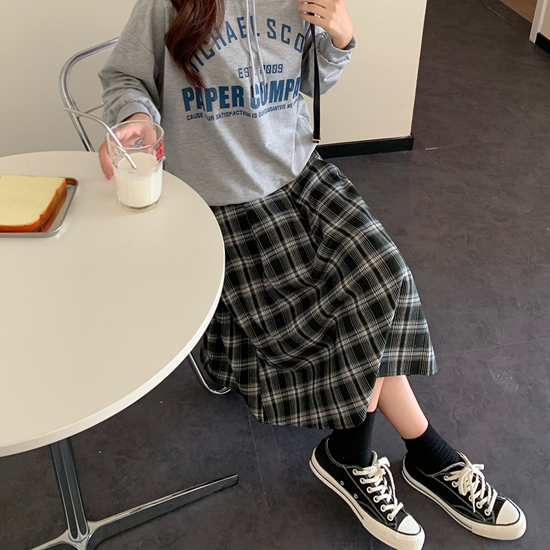 Large size skirt autumn and winter cross thigh thick fat sister mm high waist cover the crotch to show thin a-line skirt mid-length plaid skirt