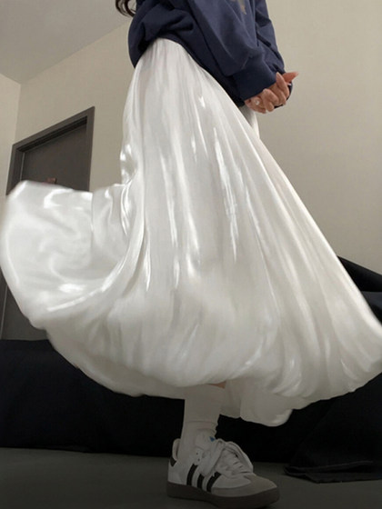 白色缎面花苞长裙a字半身裙梨型身材遮胯大码女胖mm设计感月光裙