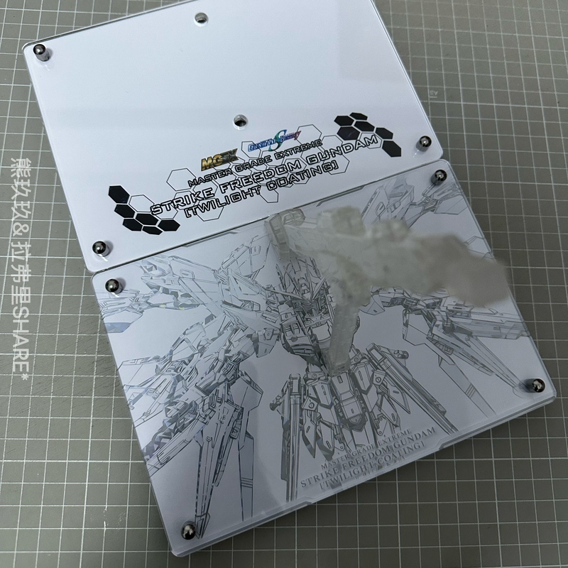 Mgex Strike Freedom Gundam Long Dragon Midnight Black Twilight White Electroplated Colorful Light Wings Model Acrylic Double-Hole Base