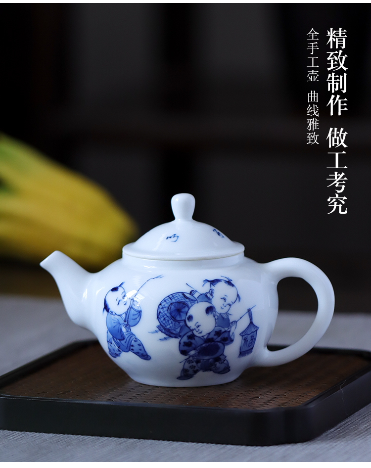 Hand made blue and white porcelain little teapot kung fu tea tea ware jingdezhen ceramics high temperature ceramic household rushed the teapot