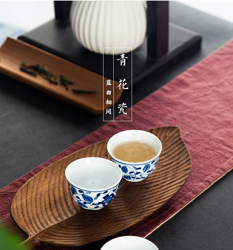 The Sample tea cup kung fu ceramic tea set high white glaze of blue and white porcelain cups, small personal master cup single cup by hand painting