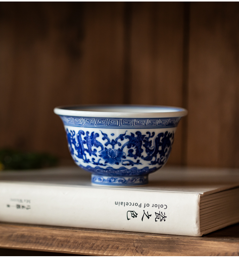 Blue and white pure manual master cup yongle bound lotus flower peony pressure hand cup single CPU jingdezhen kung fu tea bowl