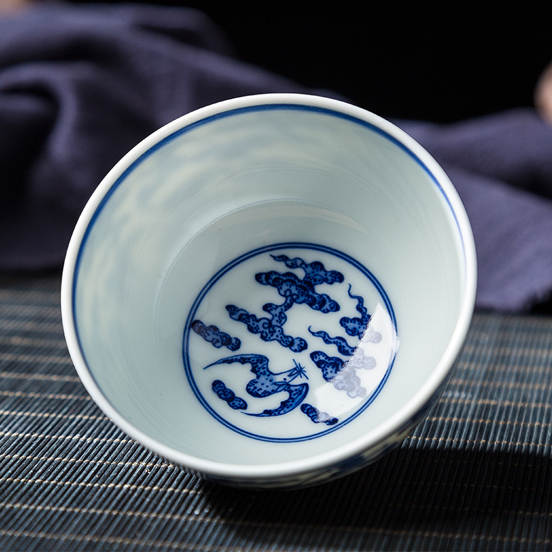 Jingdezhen ceramic masters cup hand - made the master of the blue and white porcelain cup small bowl kung fu tea set all hand sample tea cup