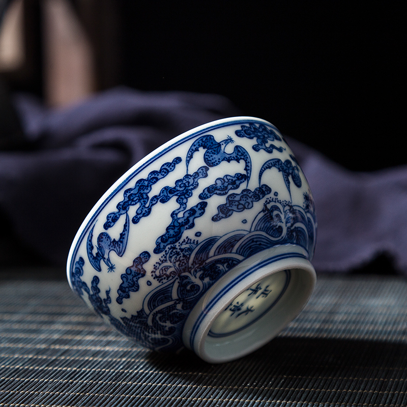 Jingdezhen ceramic masters cup hand - made the master of the blue and white porcelain cup small bowl kung fu tea set all hand sample tea cup