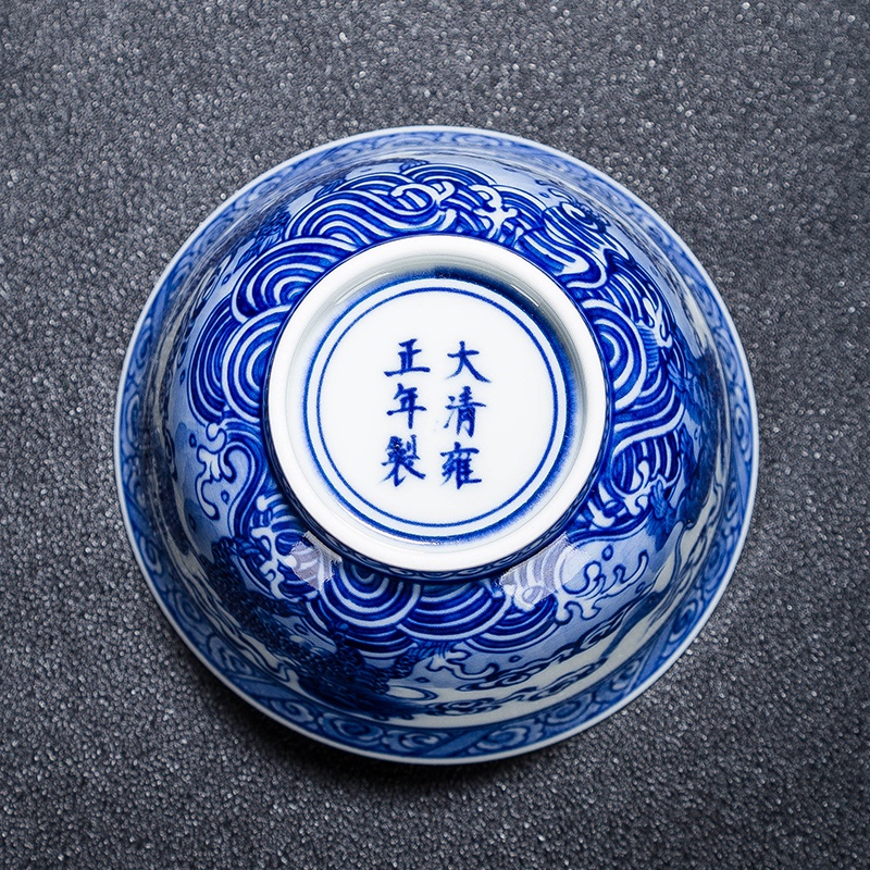 Jingdezhen ceramic masters cup hand - made sample tea cup individual cup of kung fu tea heavy industry small bowl of blue and white porcelain cup