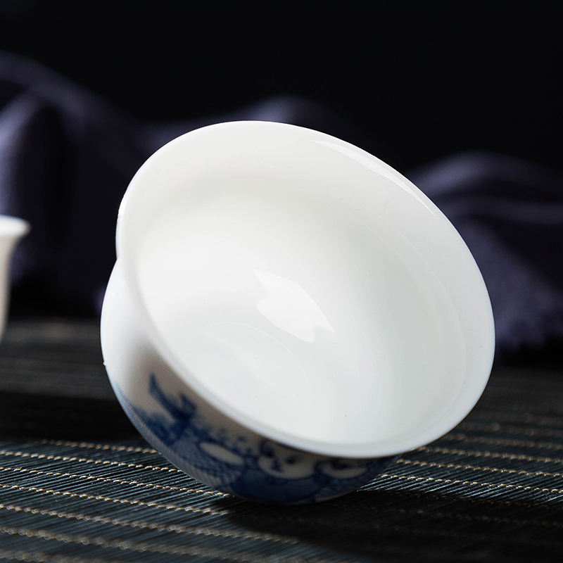 Jingdezhen ceramic hand - made master cup tong qu kung fu tea cups small bowl of blue and white porcelain individual cup sample tea cup