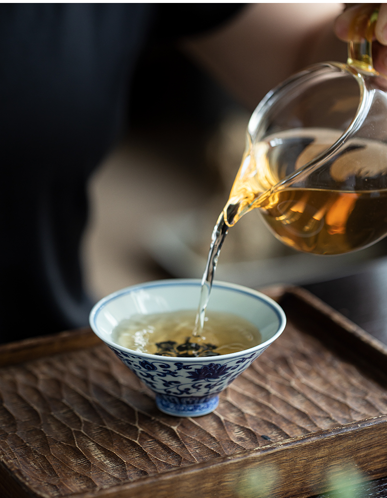 Jingdezhen ceramic hand - made manual bound lotus flower hat cup master cup sample tea cup kung fu tea set single cup bowl