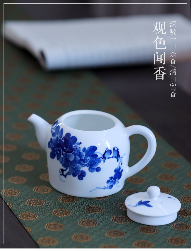 Grape little teapot of blue and white porcelain of jingdezhen ceramic hand - made tea ware household kung fu tea kettle with one person