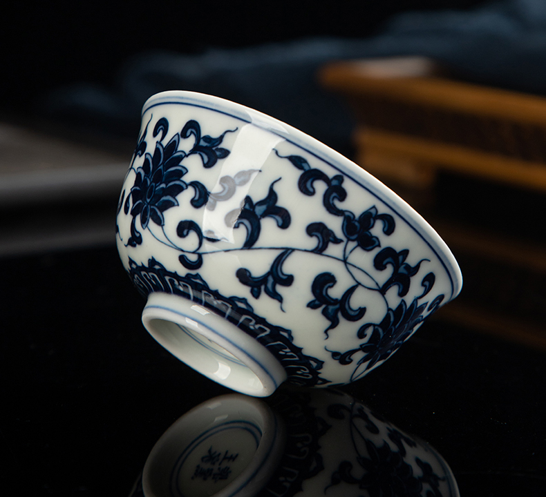 Jingdezhen blue and white hand - made ceramic masters cup maintain sample tea cup single CPU kung fu tea cups, small bowl