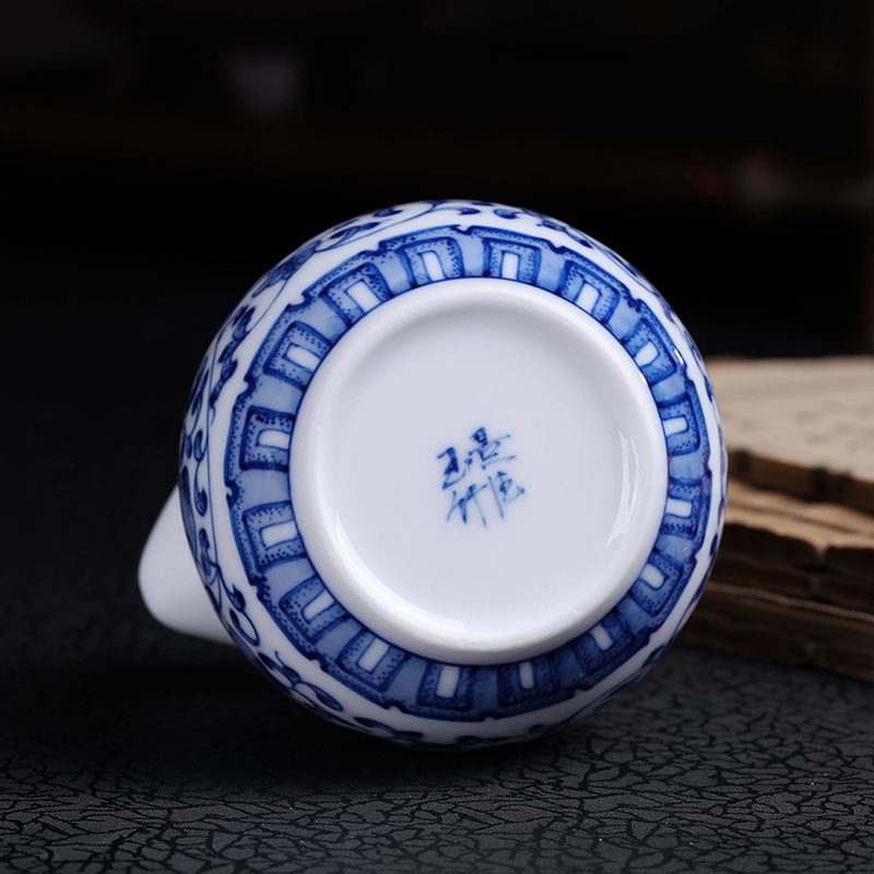 Jingdezhen hand - made justice cup tea sea of blue and white porcelain ceramic tea cup of filter points kungfu tea tea tea set