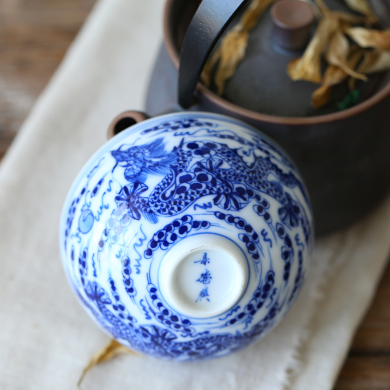 Jingdezhen blue and white porcelain sample tea cup cup large individual pu - erh tea cup hand - made master kung fu tea tea cup single CPU