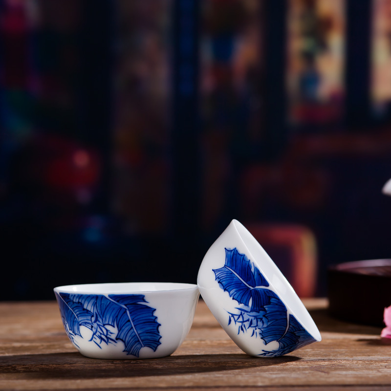Jingdezhen ceramic kung fu tea set suit household white porcelain blue and white tea teapot teacup of a complete set of hand by hand