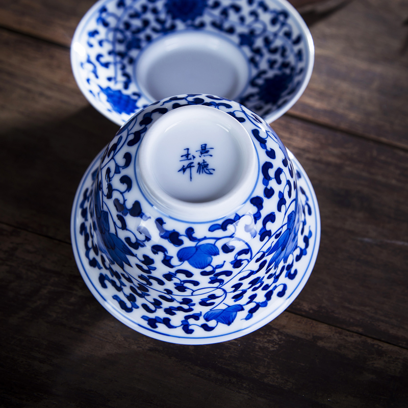 Large white porcelain tureen ceramic cups three finger bowl of blue and white kunfu tea tea accessories hand - made ceramic cup