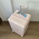 Розовый, зеркальный эффект