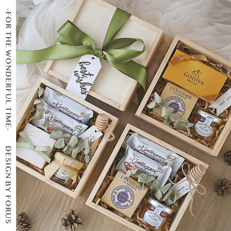 Bridemaid with the hands of Oshu Dan Soap Soap Marriage Package Finished product Wedding Box Outdoor Wedding Companion