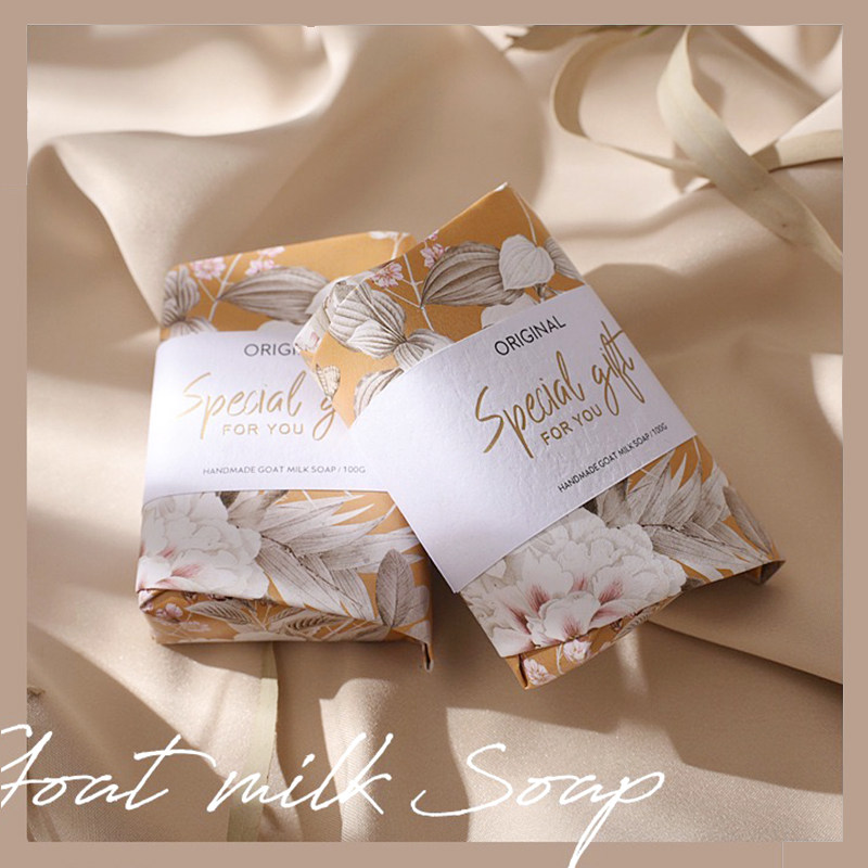 Wedding Wedding Companion Handmaid Soap accompanied by a small objects Senior retro bridesmaids accompanied by a bride and bridegroom 