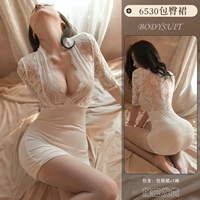 Белые штаны, с акцентом на бедрах