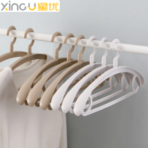 Xingyu's family can't afford to thicken the bag and thicker hanging jacket coat coat to dry the clothes rack