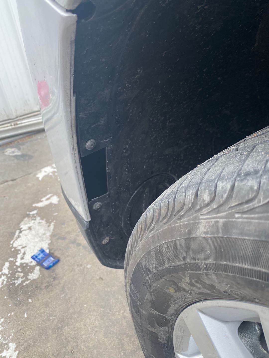 Adapted passer-by 18-21 lining side cover air duct bracket