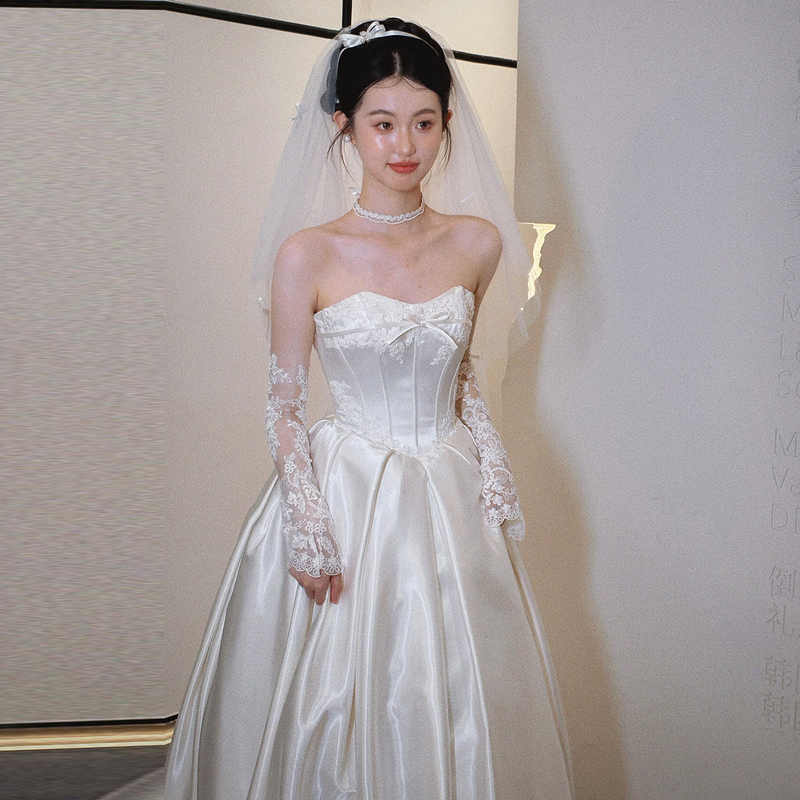French Satin Light Wedding Dress, Simple Bridal Strapless Lace Veil, High-End Niche Trailing Evening Dress French Satin Light Wedding Dress, Simple Bridal Strapless Lace Veil, High-End Niche Trailing Evening Dress