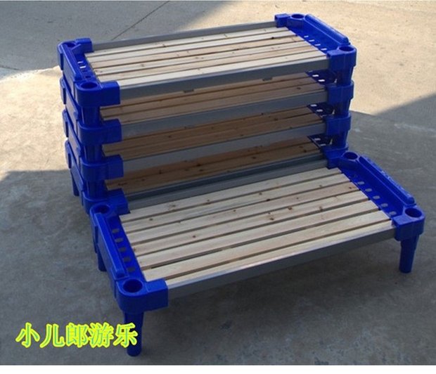 Trường mẫu giáo cung cấp cho trẻ em giường nhựa gỗ xếp chồng ăn trưa nghỉ trưa giường nhỏ bé giáo dục sớm chăm sóc cũi đặc biệt - Giường trẻ em / giường em bé / Ghế ăn giường tầng cho bé