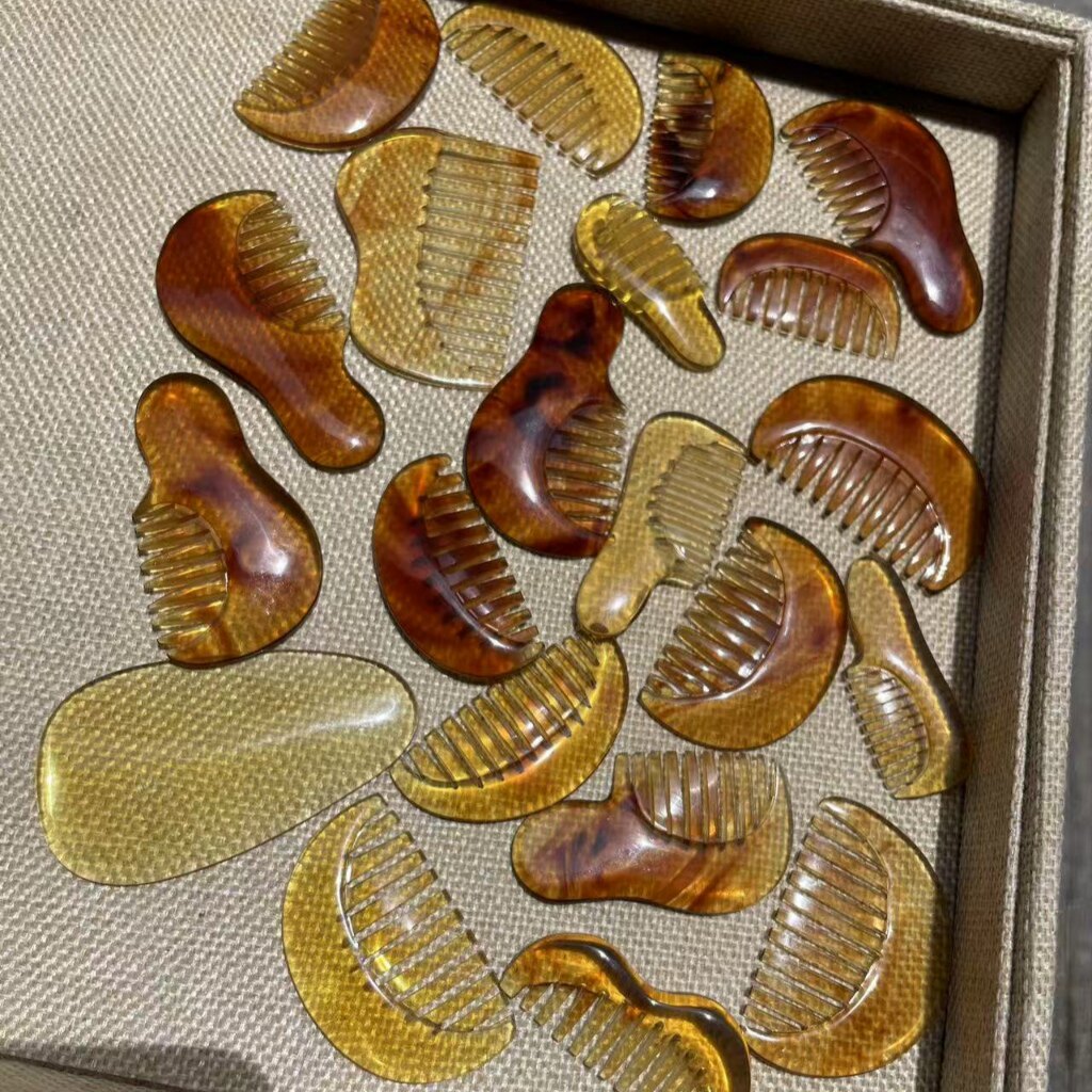 Comb and Small Ornaments Named Houtang, Featuring Natural Burmese Amber