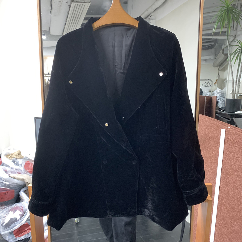 European-Style Boutique Real Shot of Velvet Jacket for Women, Autumn 2026 New Style, Loose and Stylish Women's Casual Jacket European-Style Boutique Real Shot of Velvet Jacket for Women, Autumn 2026 New Style, Loose and Stylish Women's Casual Jacket
