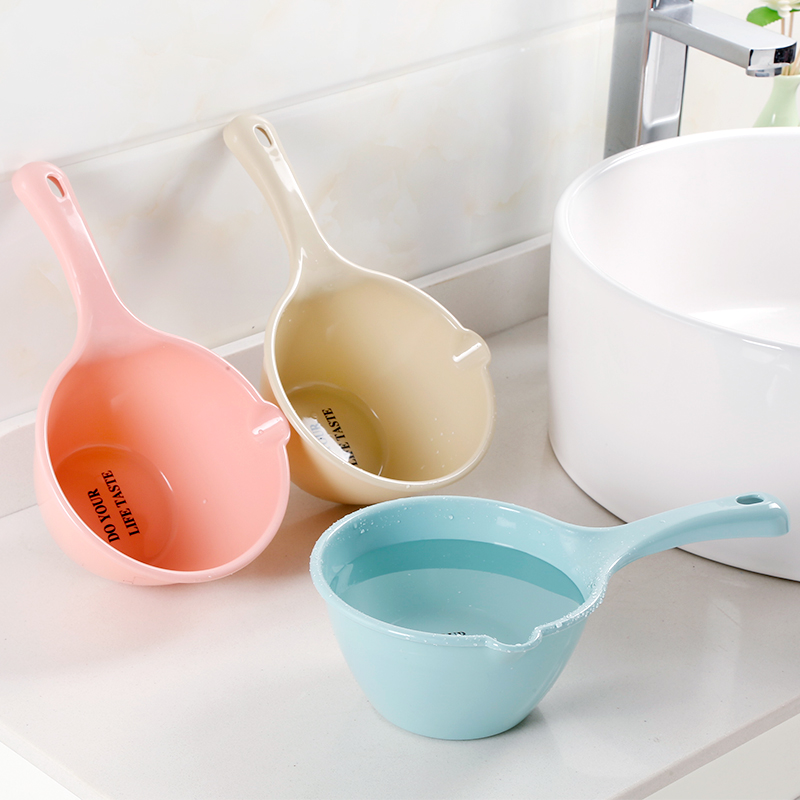 Kitchen thickened plastic water ladylength handle with water spoons water scoop Scoop Baby Child Wash-head cup flush with water