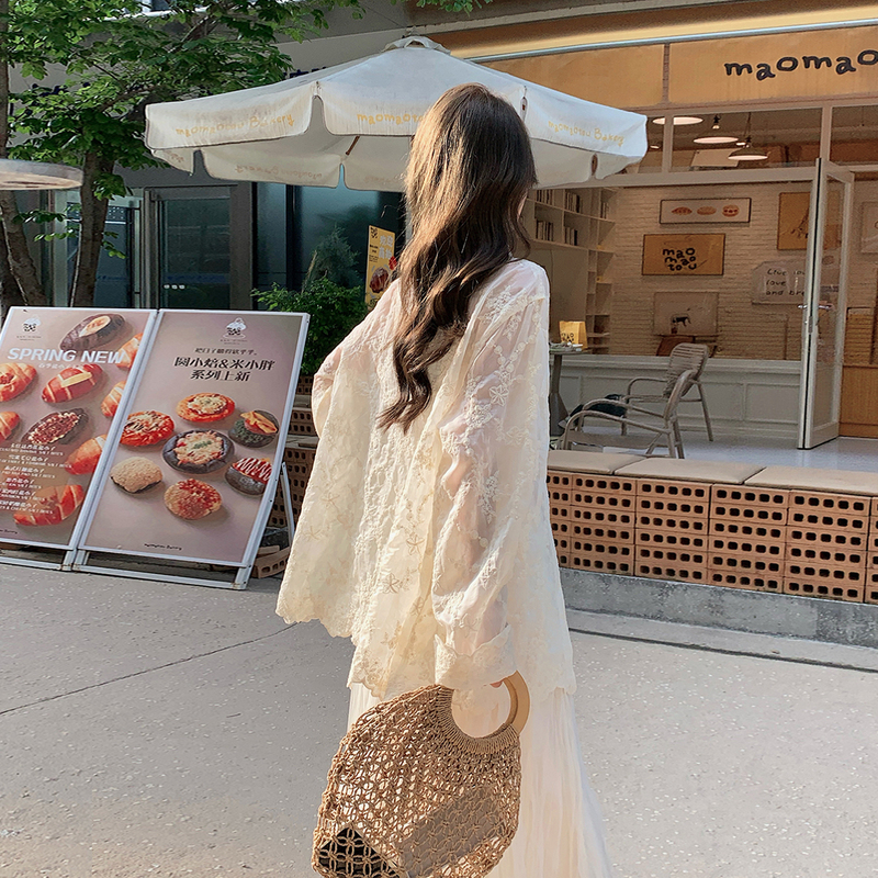Off-White French-Style High-End Lace Embroidered Hollow-Out Sun-Protective Shirt for Women, 2026 Summer New Loose Top Jacket