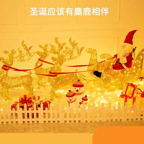 Рождественское торговое торговом центр Большой -кран -излучение сцены