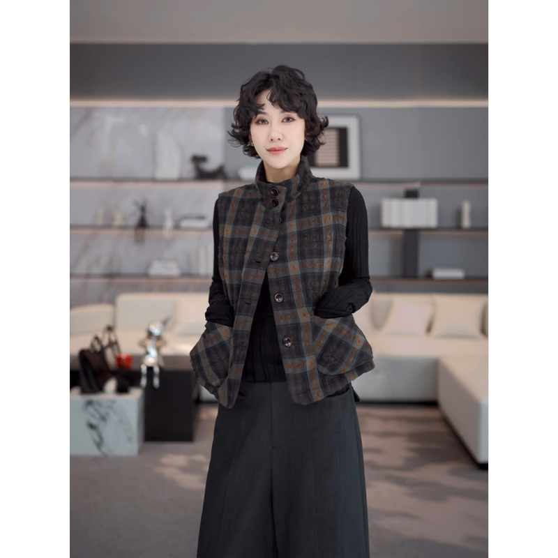 Tt Designer【Chessboard Stories】Vintage Embossed Plaid Wool Vest for Women, Autumn Stand Collar Layered Sleeveless Jacket Tt Designer【Chessboard Stories】Vintage Embossed Plaid Wool Vest for Women, Autumn Stand Collar Layered Sleeveless Jacket