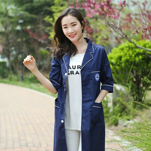 Белый халат, униформа врача, косметическая осенняя демисезонная база под макияж