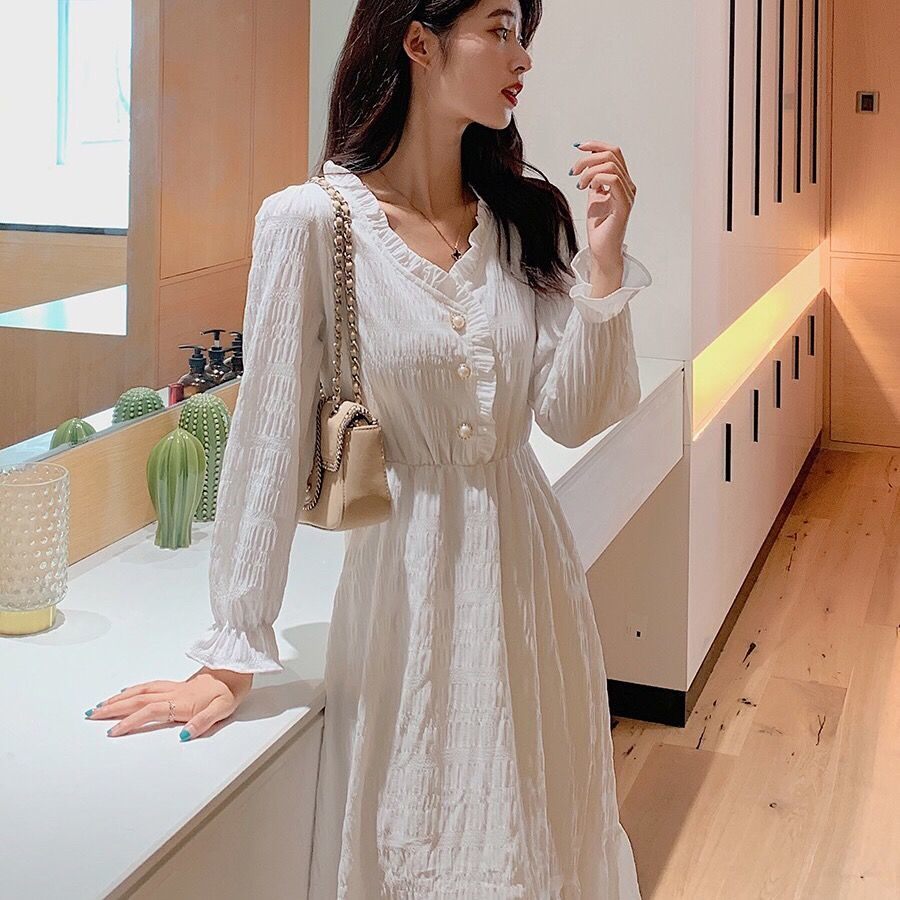 2022 new French style Herbene wind fit large coat long dress white temperament with base long sleeve foreign dress for autumn and winter
