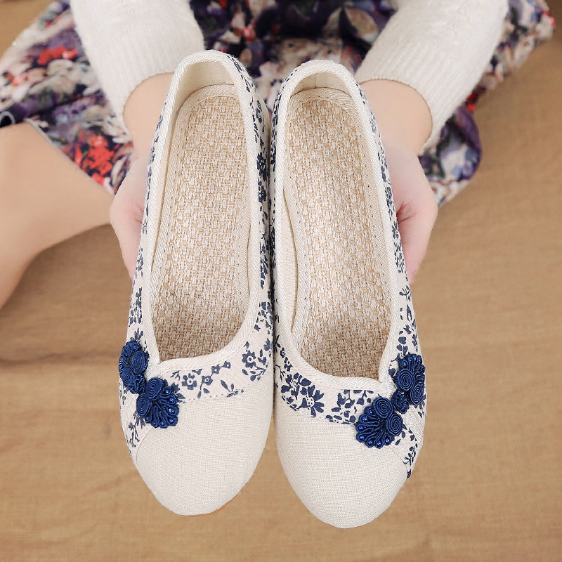 Old beijing cloth shoes for women, low-heeled, perfect for spring and ...