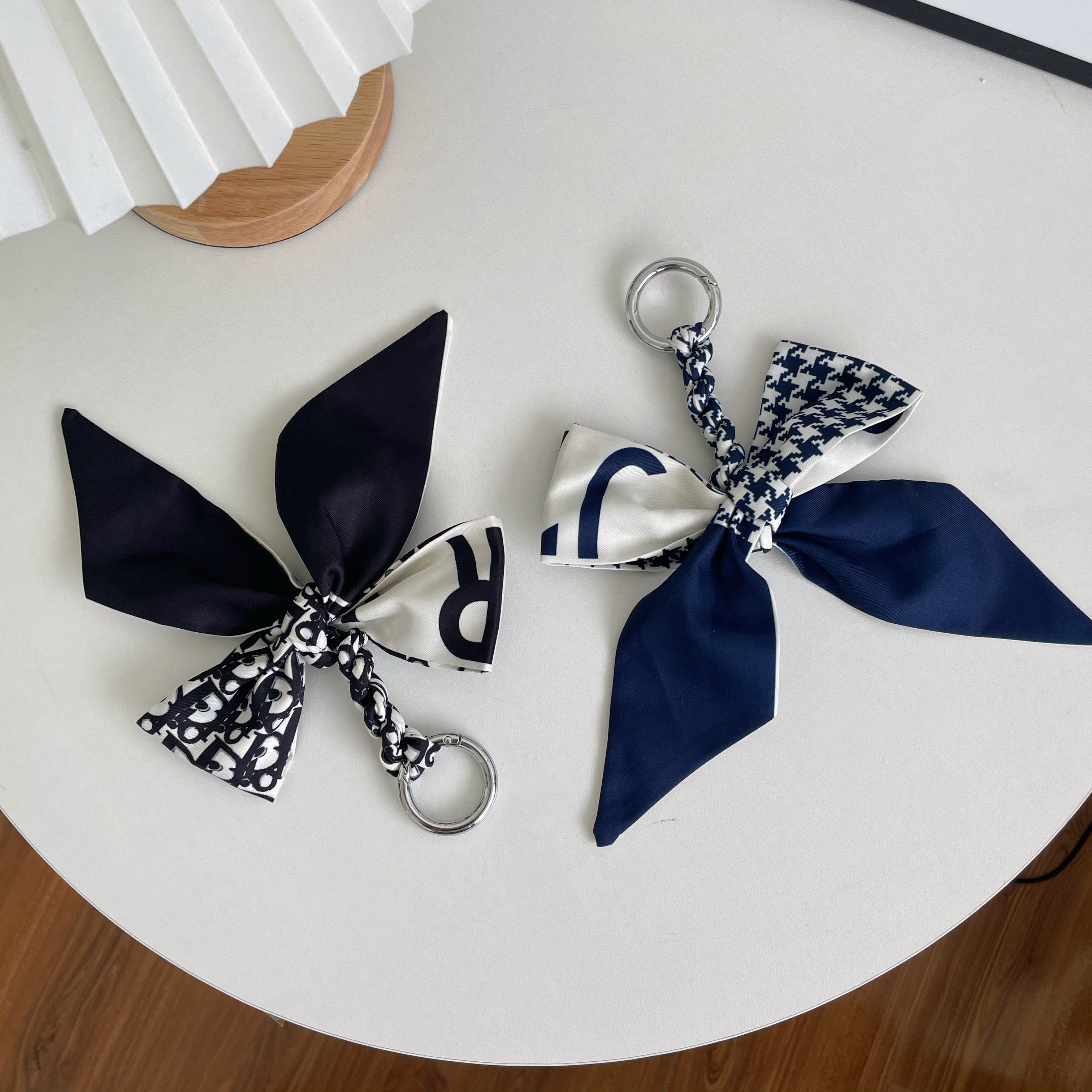 Xiaohongshu with the same silk scarf key chain car bow ribbon pendant DIY bag car with ornaments key chain