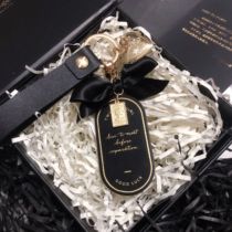 Little red books in butterfly knot keychain love to give girlfriend giftAdvanced decorative car horsehooe button hanging