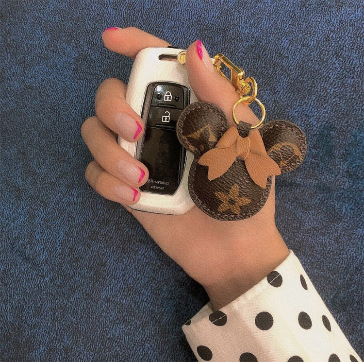 Suitable for Toyota car key cover CorollaCAMRY boom RAV4 Yize to dazzling Hanland Dareling car buckle