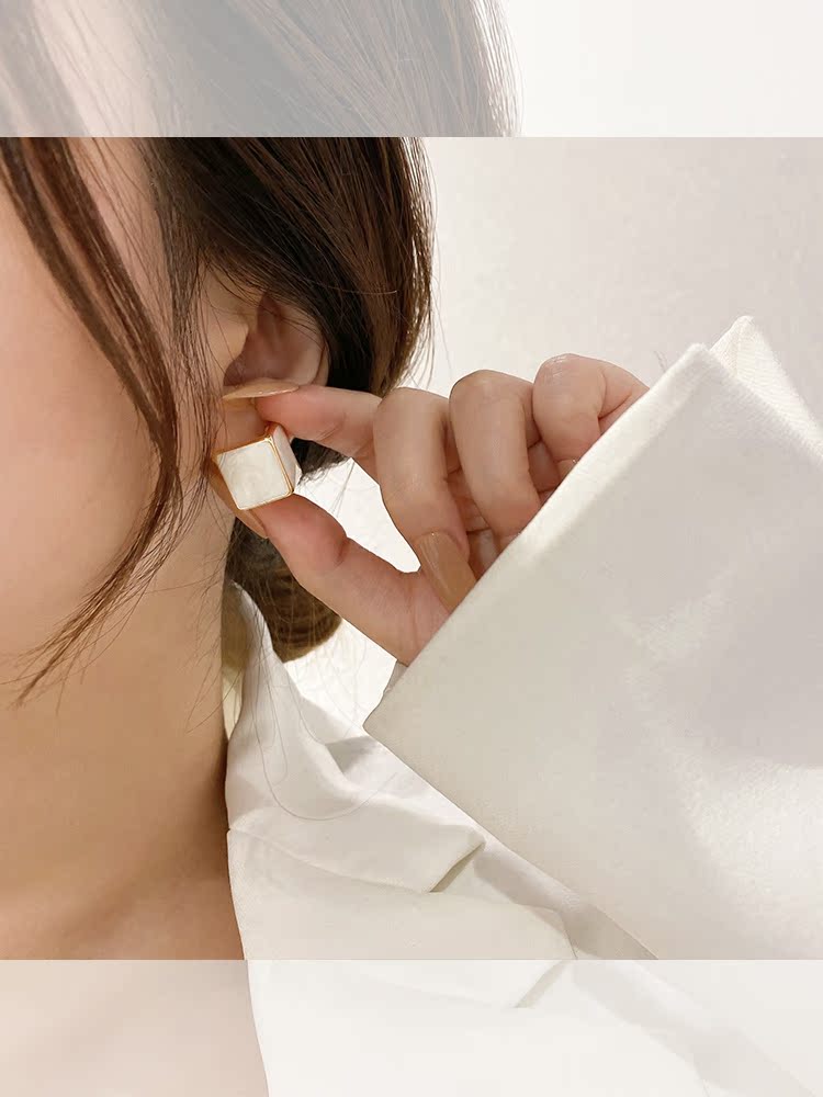 Cream cube earrings 2021 new trendy three-dimensional earrings niche design Korean high-end light luxury earrings