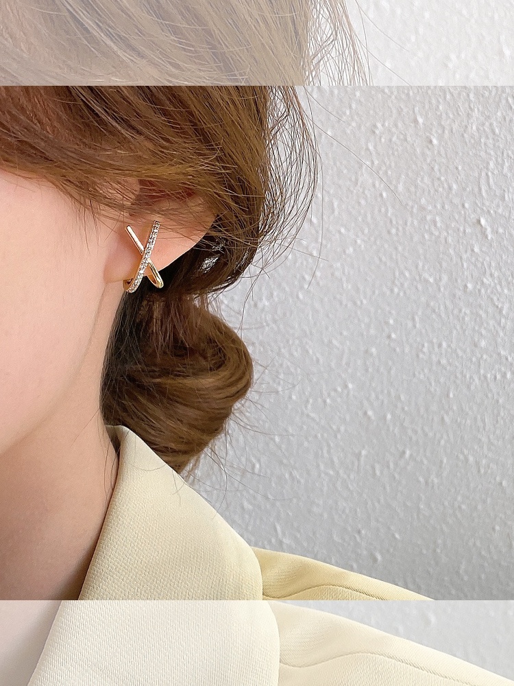 Dongdaemun earrings 2021 new trendy Korean celebrity style high-end earrings female ins cross fork earrings