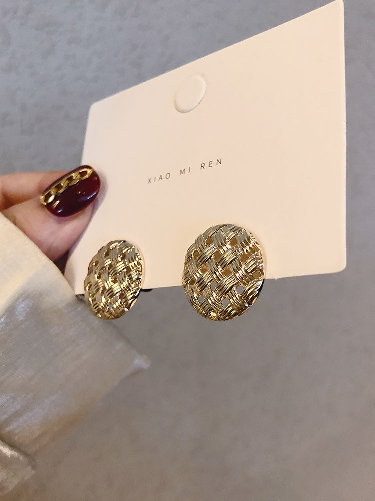 Manhole cover circle earrings 2021 new trendy women's design sense earrings simple and cold style net red earrings